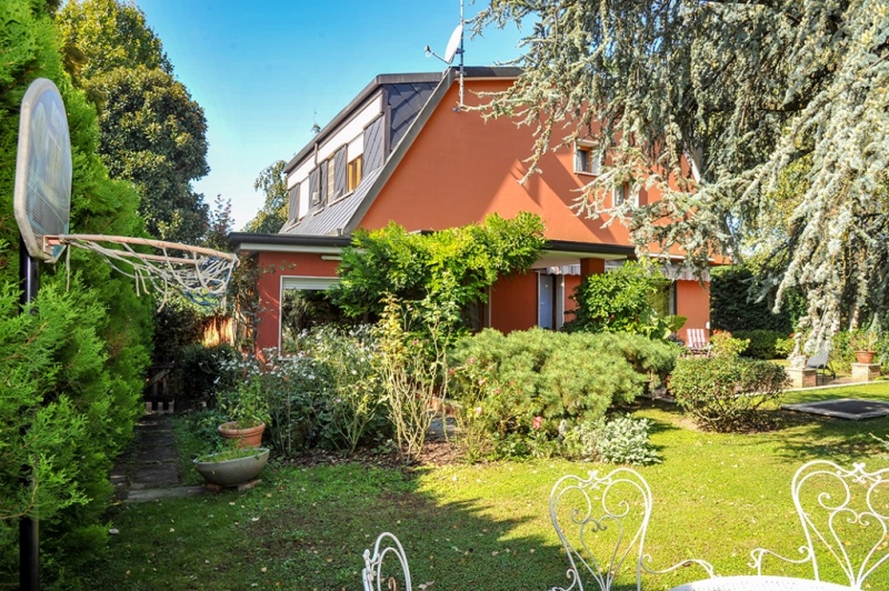 Villa BOLLATE vendita   Via Como ,31 M&C Studio Immobiliare di Corradini Paolo e C. S.a.s.