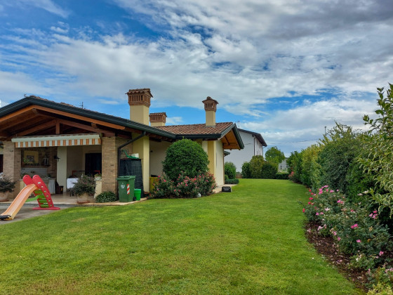 Villa in vendita a Fontanafredda (PN)