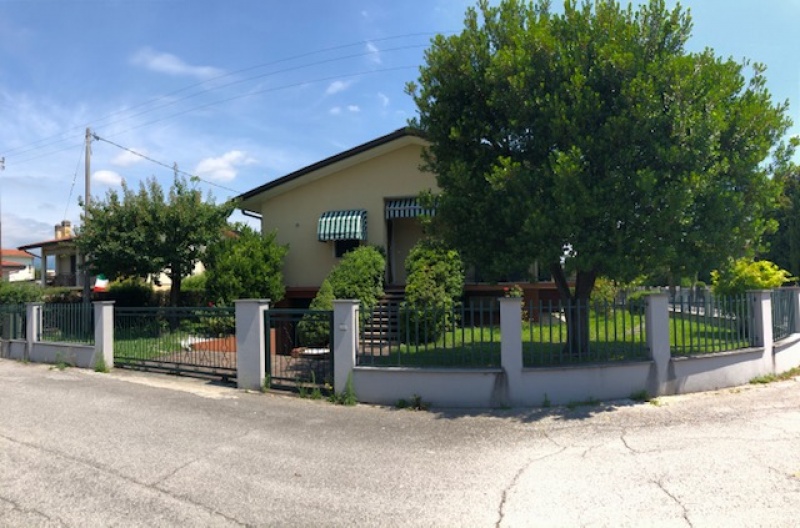 Villa Unifamiliare - Indipendente FONTANAFREDDA vendita    Agenzia Immobiliare Spinazze