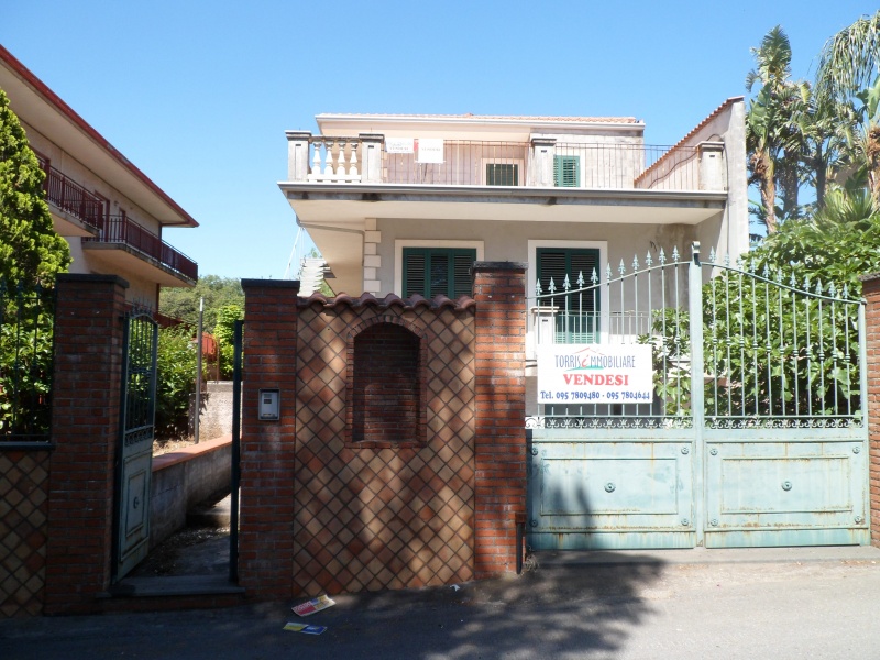 Villa GRAVINA DI CATANIA vendita   Via Giacomo Leopardi Torrisi Immobiliare di Torrisi Roberto